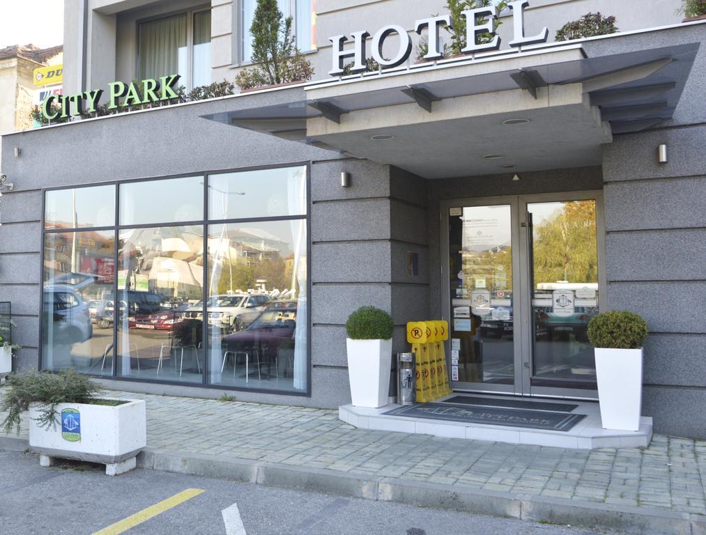 City Park Hotel Скопье Экстерьер фото