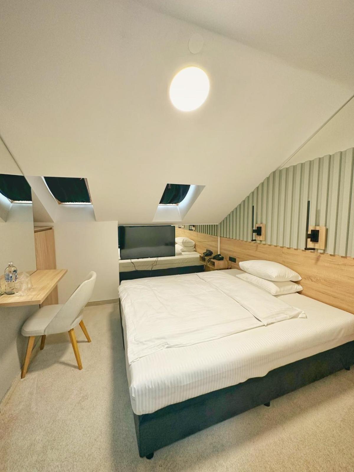 City Park Hotel Скопье Экстерьер фото
